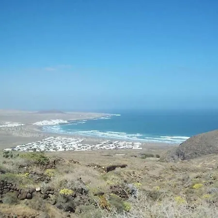 Sleeps 6 Wifi Holiday home Famara