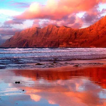 Holiday home Sleeps 6 Wifi Famara