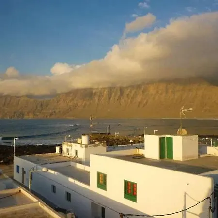 Sleeps 6 Wifi Holiday home Famara
