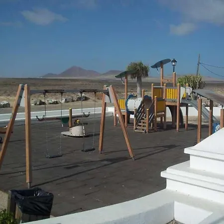 Sleeps 6 Wifi Holiday home Famara