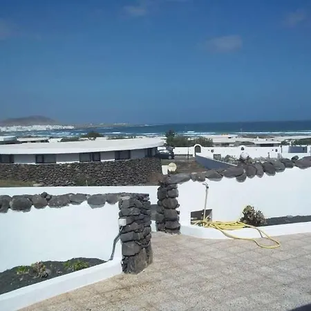 Sleeps 6 Wifi Holiday home Famara