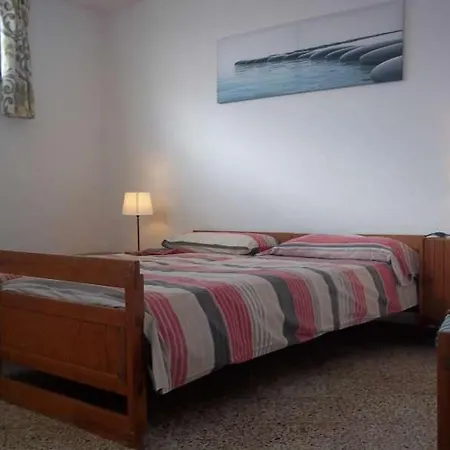 Sleeps 6 Wifi